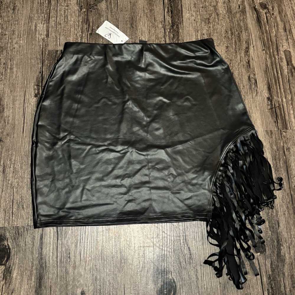 NWT Windsor Black Faux Leather Bodycon High Waist Mini Skirt with Fringe Size M - Picture 2 of 13
